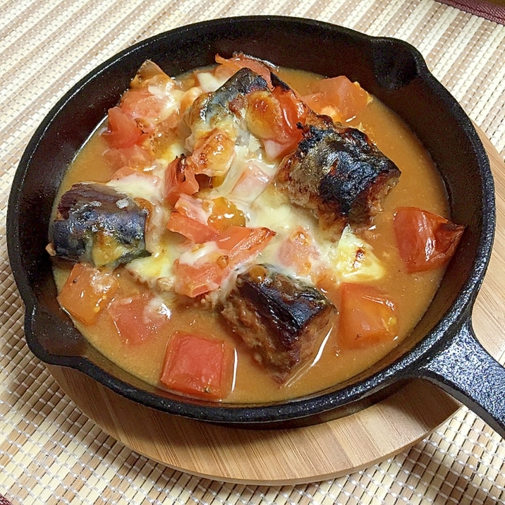 サバの味噌煮缶とトマト・チーズのグリル焼き♪